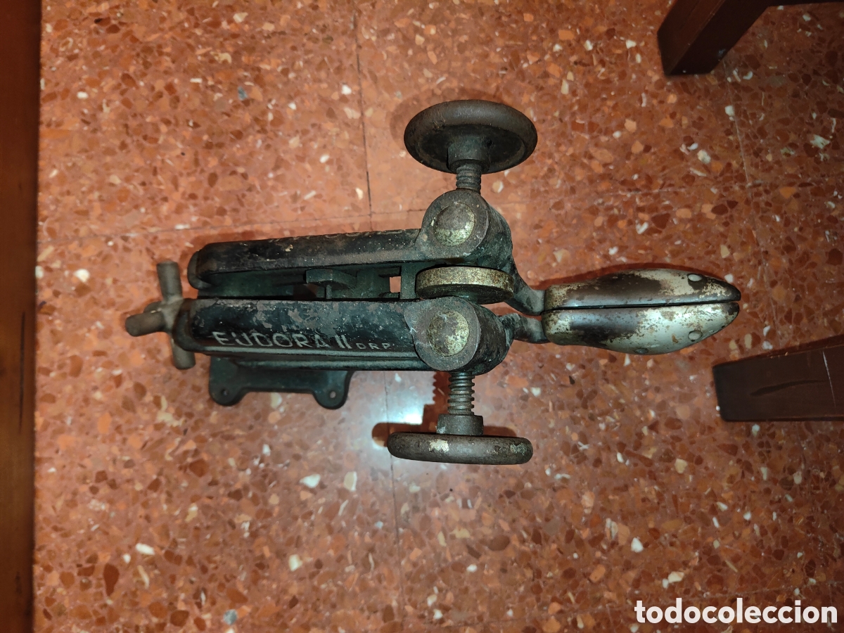 Antig&uuml;edades: ANTIGUA HERRAMIENTA DE ZAPATERO - Foto 2