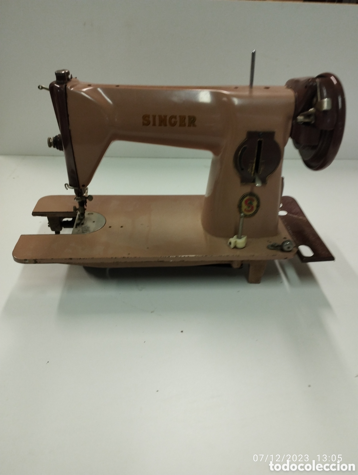 Antig&uuml;edades: Maquina de coser singer - Foto 1