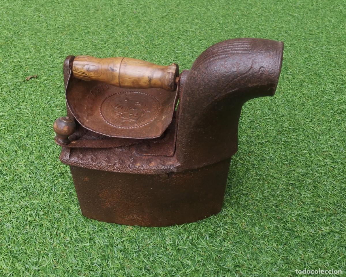 Antig&uuml;edades: Antigua plancha con chimenea - Foto 1