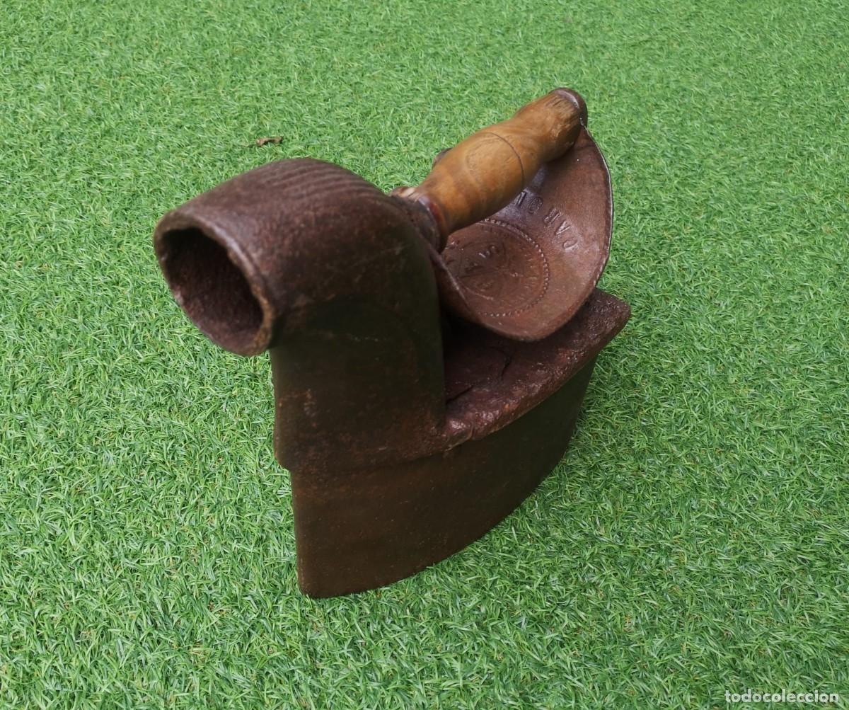 Antig&uuml;edades: Antigua plancha con chimenea - Foto 3