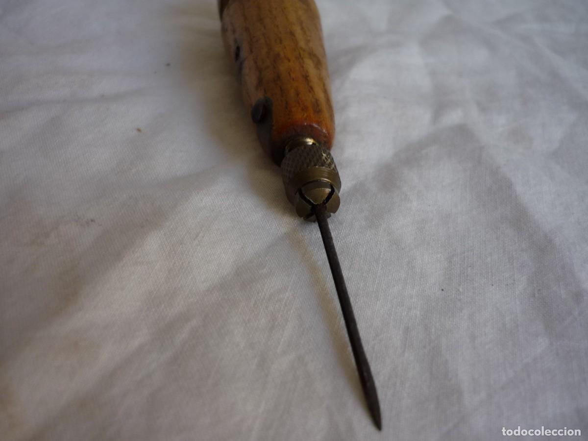 Antig&uuml;edades: Herramienta aguja con mandril mango de madera - Foto 5