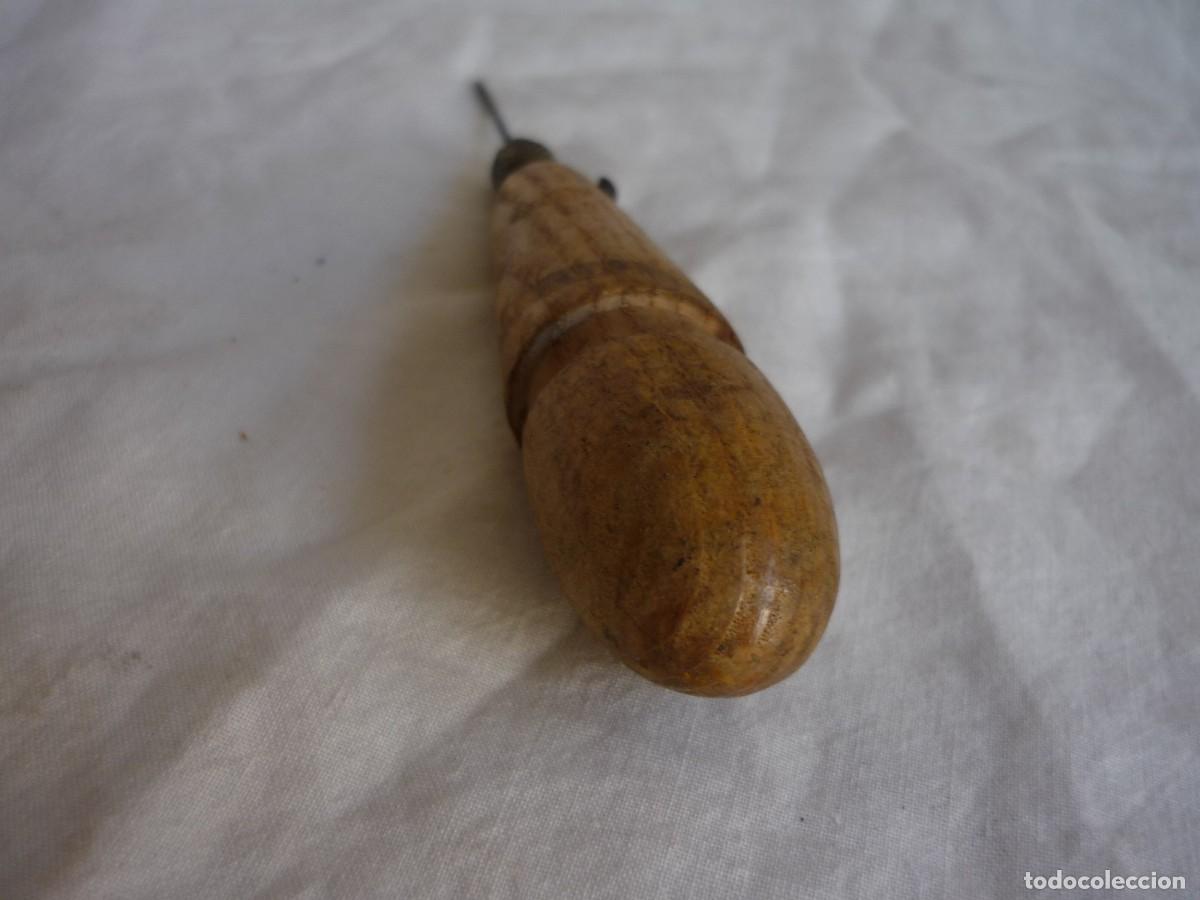 Antig&uuml;edades: Herramienta aguja con mandril mango de madera - Foto 6