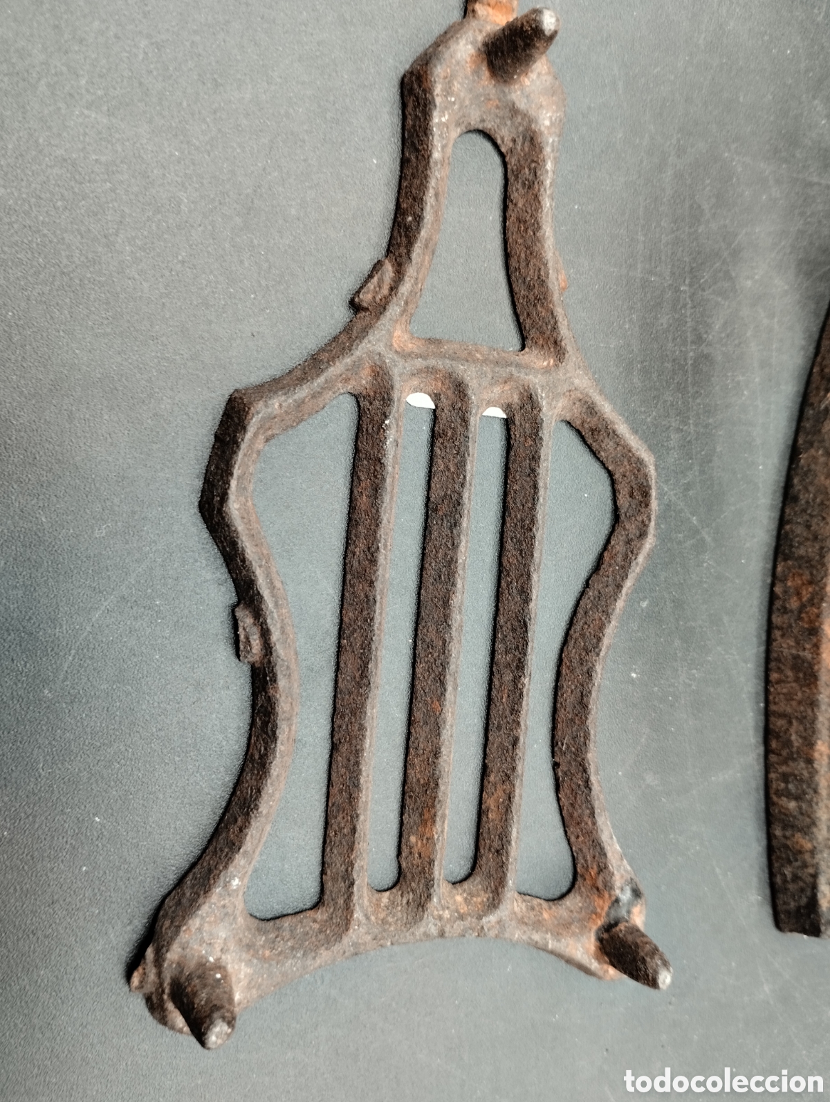 Antig&uuml;edades: Plancha de hierro con soporte - Foto 2