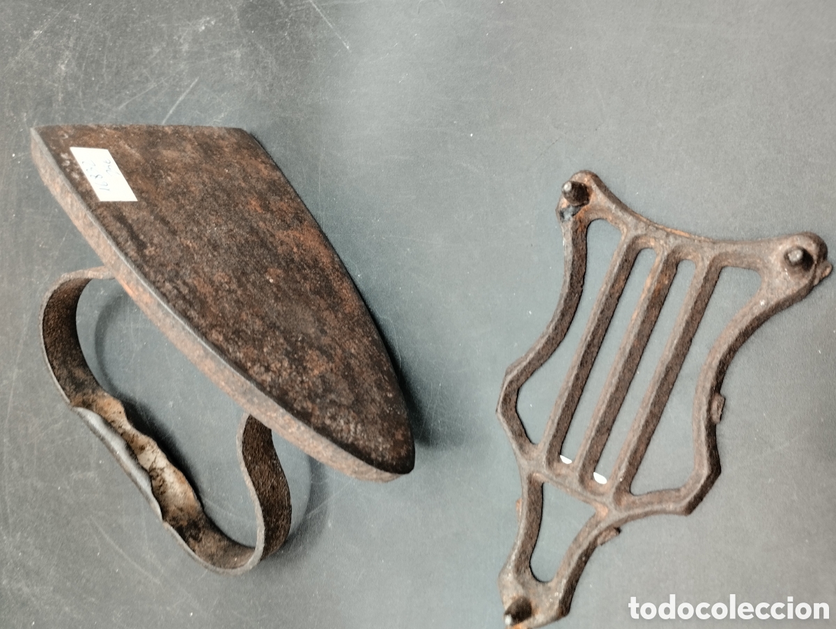 Antig&uuml;edades: Plancha de hierro con soporte - Foto 4