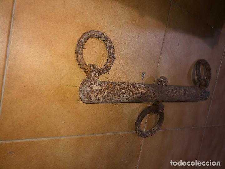 Antig&uuml;edades: especie de hierro para amarrar bestias? - Foto 2