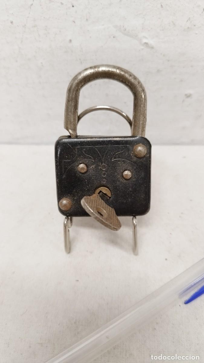 Antig&uuml;edades: Antiguo Candado con su llave, funciona - Foto 2