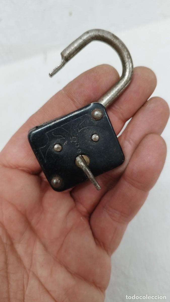 Antig&uuml;edades: Antiguo Candado con su llave, funciona - Foto 6