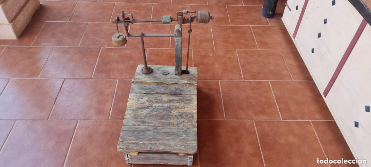 Antig&uuml;edades: Bascula de mostrador - Foto 1