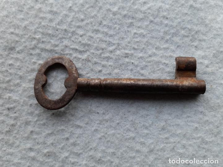 Antig&uuml;edades: Curiosa llave antigua de forja. - Foto 1