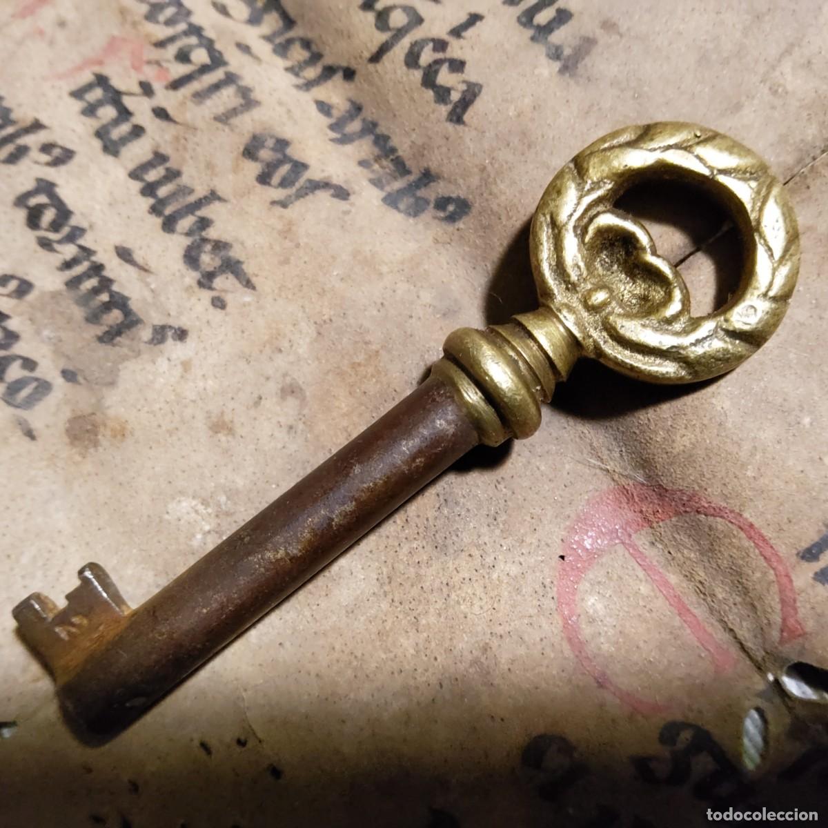 Antig&uuml;edades: ANTIGUA LLAVE DE HIERRO Y BRONCE - Foto 2