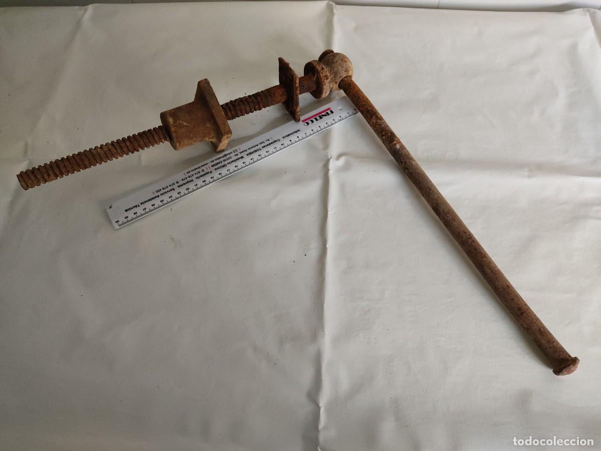 Antig&uuml;edades: Tornillo o husillo para banco de trabajo de carpintero. - Foto 3