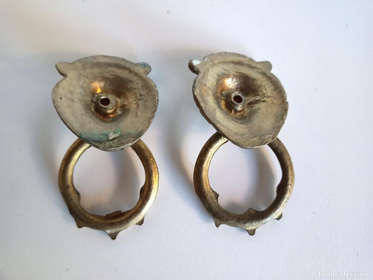 Antig&uuml;edades: Pareja de tiradores de bronce - Foto 2