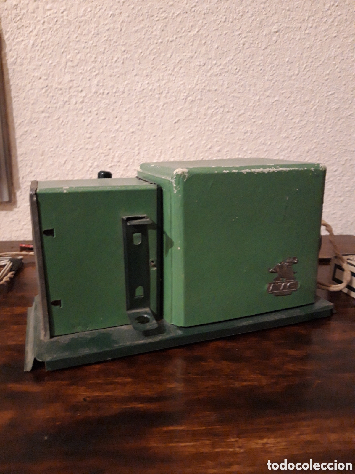 Antig&uuml;edades: Antiguo proyector cine Nic - Foto 2
