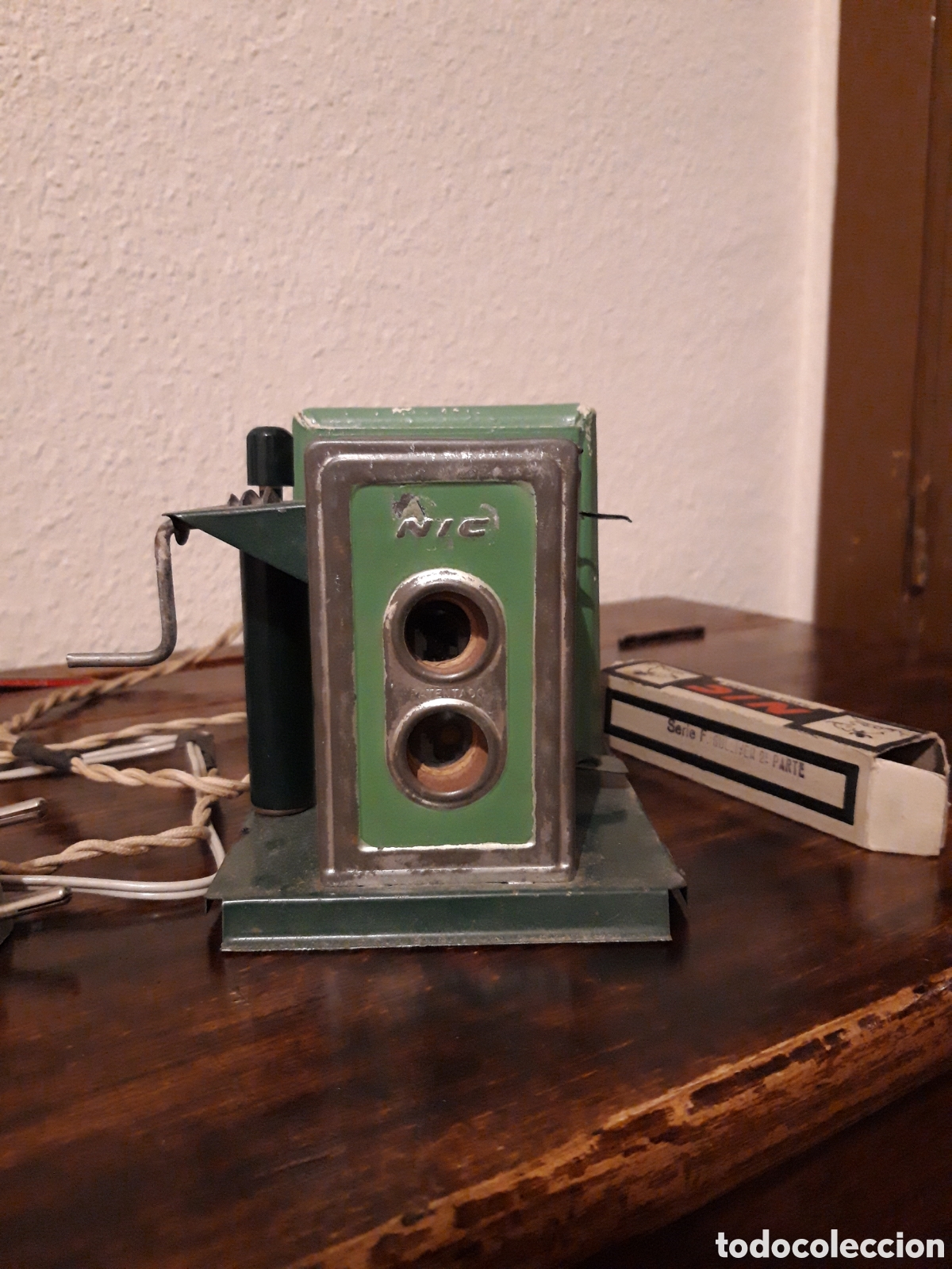 Antig&uuml;edades: Antiguo proyector cine Nic - Foto 1