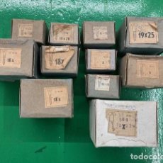 Antigüedades: LOTE DE 11 CAJAS DE TORNILLOS DE LATÓN NIQUELADO