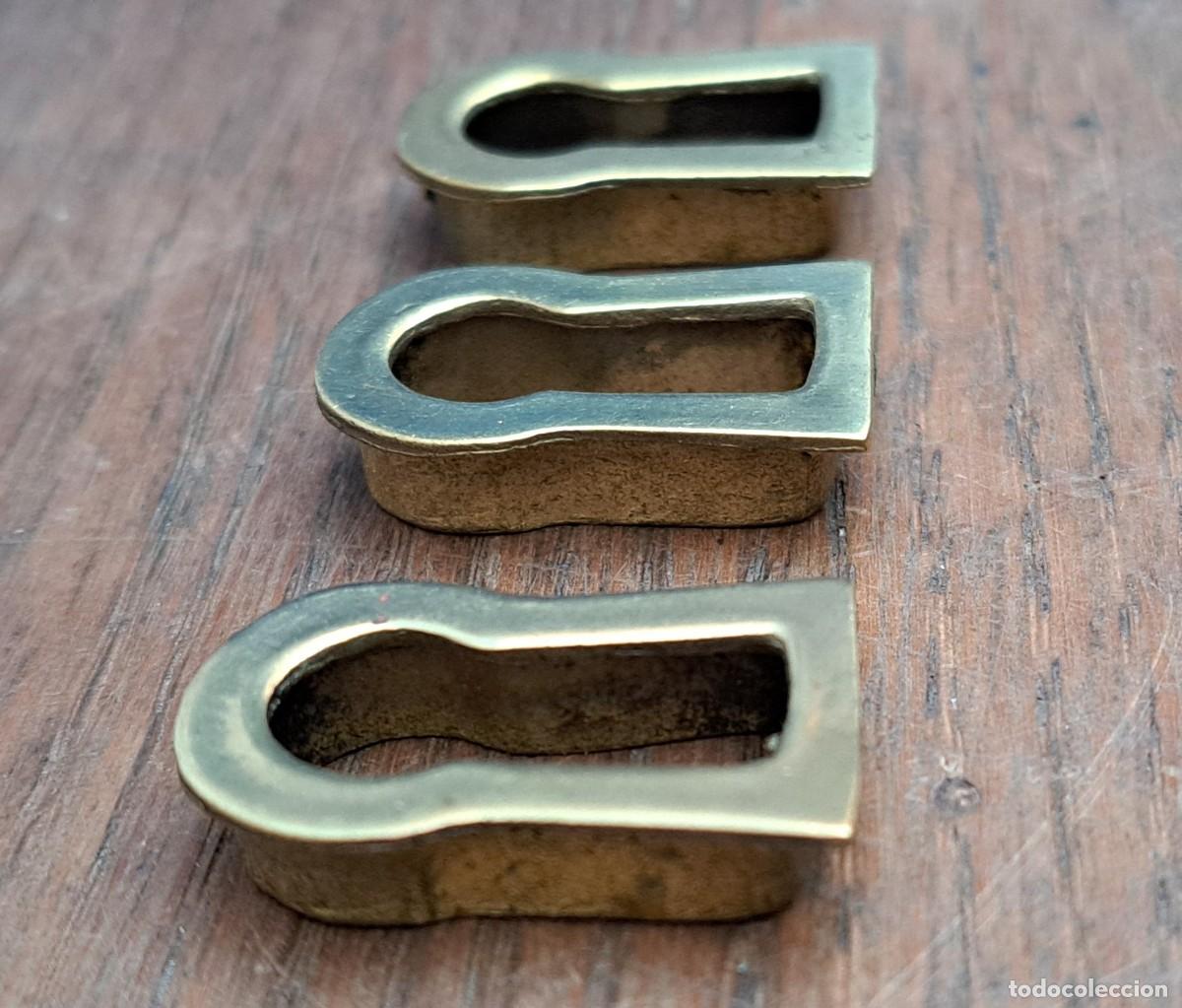 Antig&uuml;edades: 3 boca llaves de bronce para muebles - Foto 2