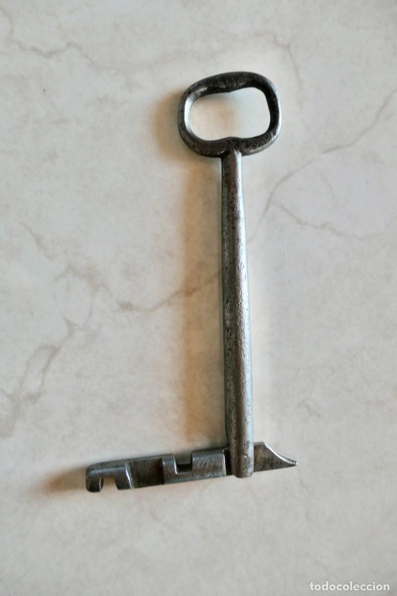 Antig&uuml;edades: antigua curiosa llave de hierro- 19 cm - Foto 2