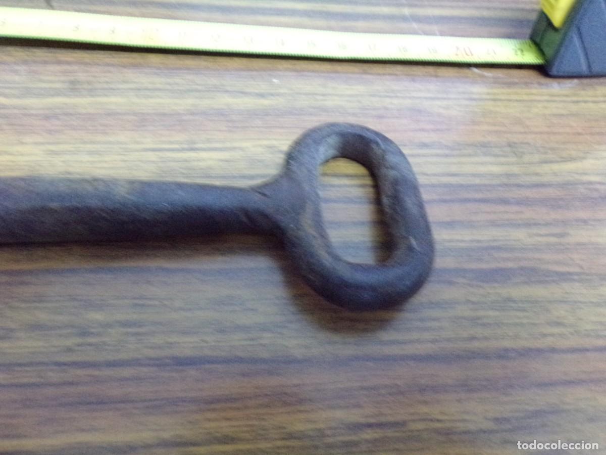 Antig&uuml;edades: ESTAMOS LIQUIDANDO. LLAVE HIERRO FORJADO - Foto 5