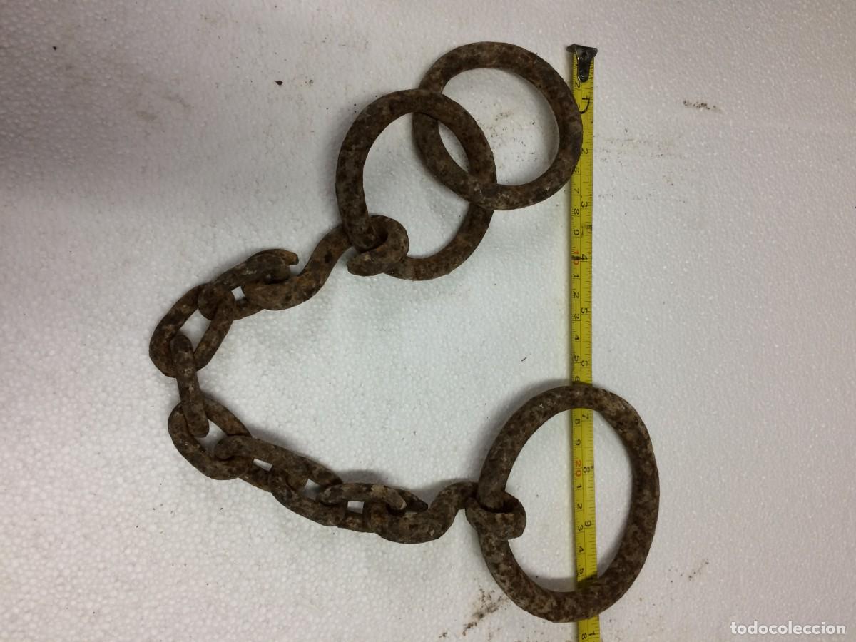 Antig&uuml;edades: argollas con cadena de forja - Foto 1