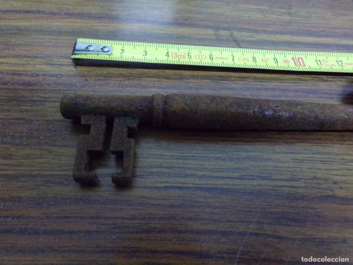 Antig&uuml;edades: ESTAMOS LIQUIDANDO. LLAVE HIERRO FORJADO - Foto 3