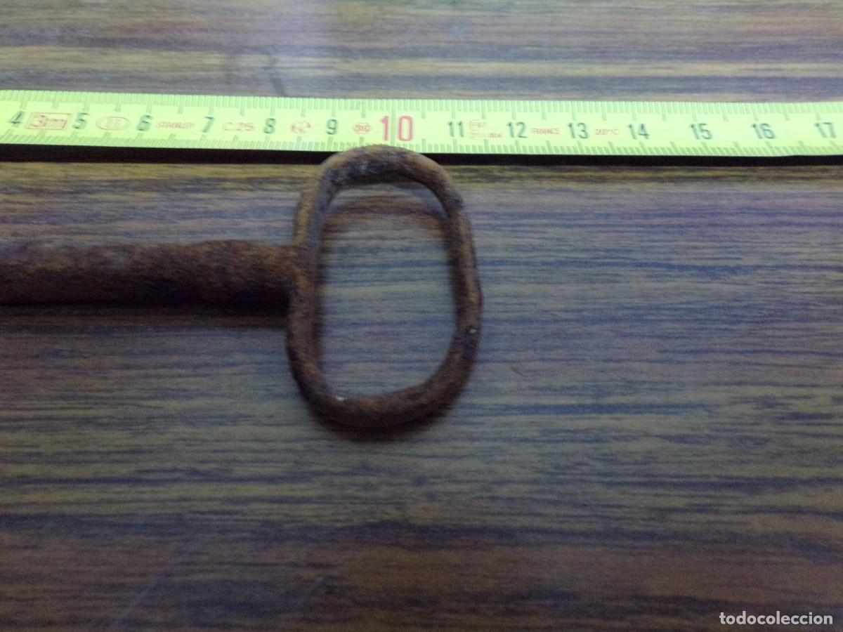 Antig&uuml;edades: ESTAMOS LIQUIDANDO. LLAVE HIERRO FORJADO - Foto 2