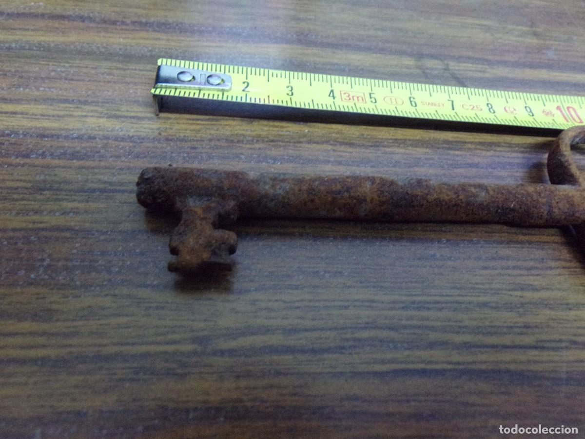 Antig&uuml;edades: ESTAMOS LIQUIDANDO. LLAVE HIERRO FORJADO - Foto 3