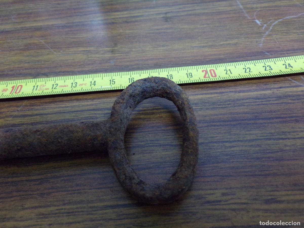 Antig&uuml;edades: ESTAMOS LIQUIDANDO. LLAVE HIERRO FORJADO - Foto 2