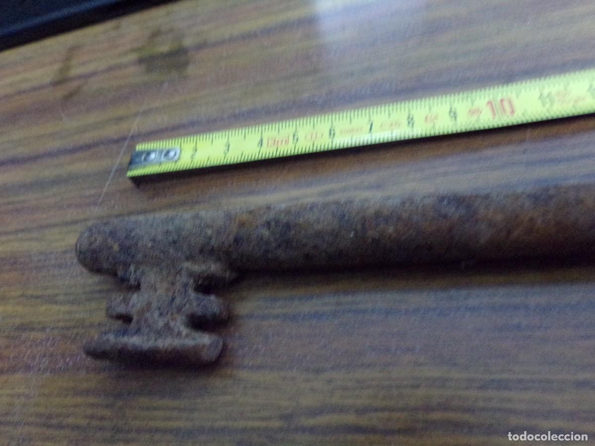 Antig&uuml;edades: ESTAMOS LIQUIDANDO. LLAVE HIERRO FORJADO - Foto 3