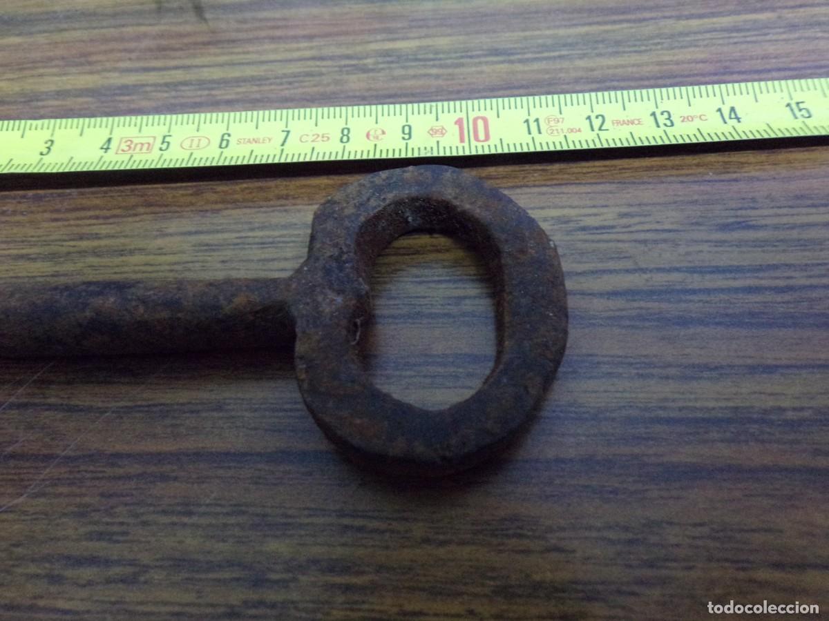 Antig&uuml;edades: ESTAMOS LIQUIDANDO. LLAVE HIERRO FORJADO - Foto 2