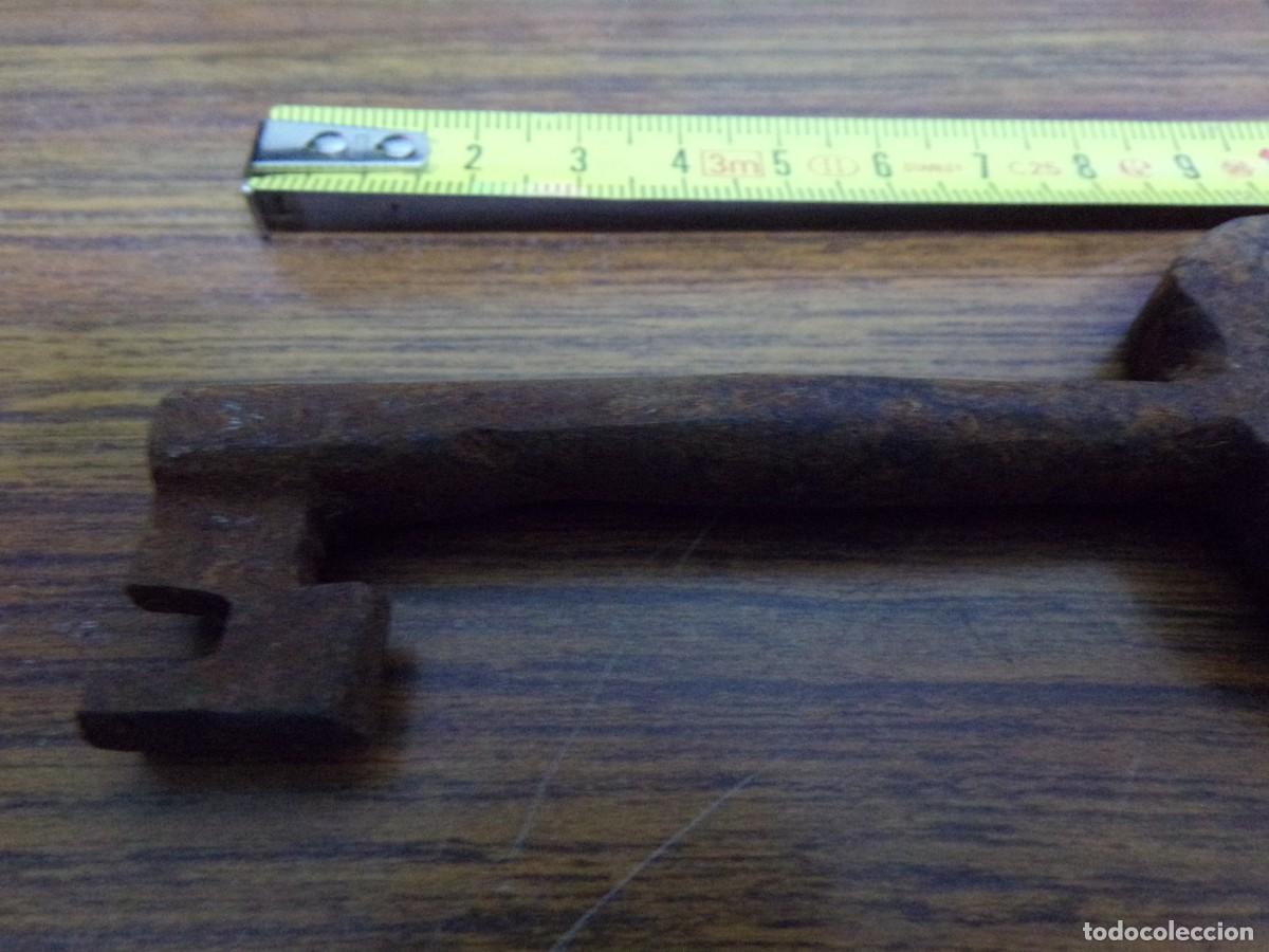 Antig&uuml;edades: ESTAMOS LIQUIDANDO. LLAVE HIERRO FORJADO - Foto 3