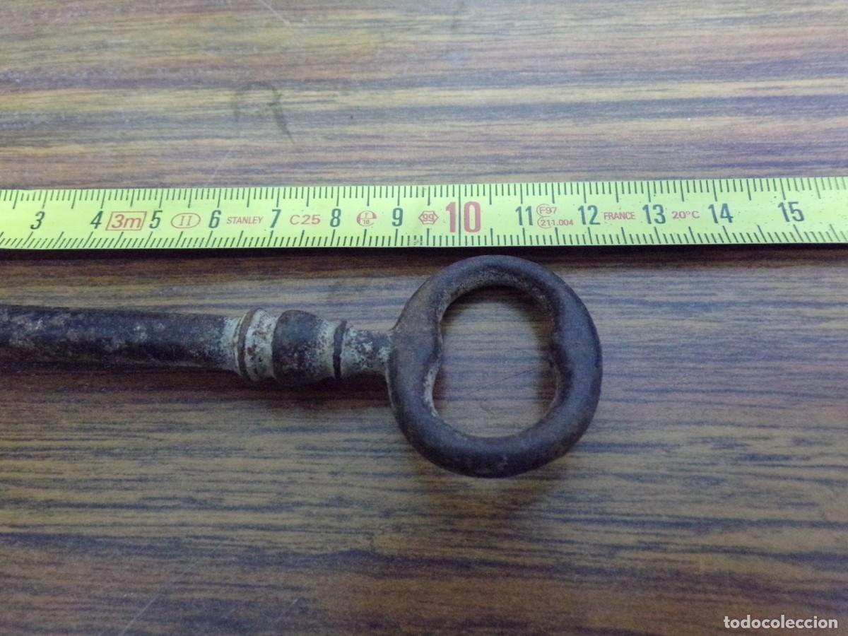 Antig&uuml;edades: ESTAMOS LIQUIDANDO. LLAVE HIERRO FORJADO - Foto 2
