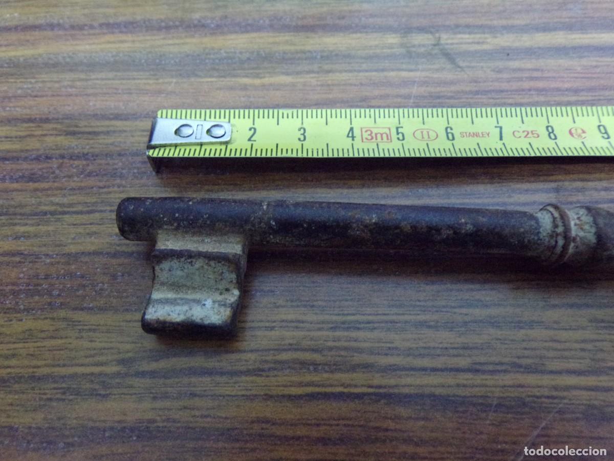 Antig&uuml;edades: ESTAMOS LIQUIDANDO. LLAVE HIERRO FORJADO - Foto 3
