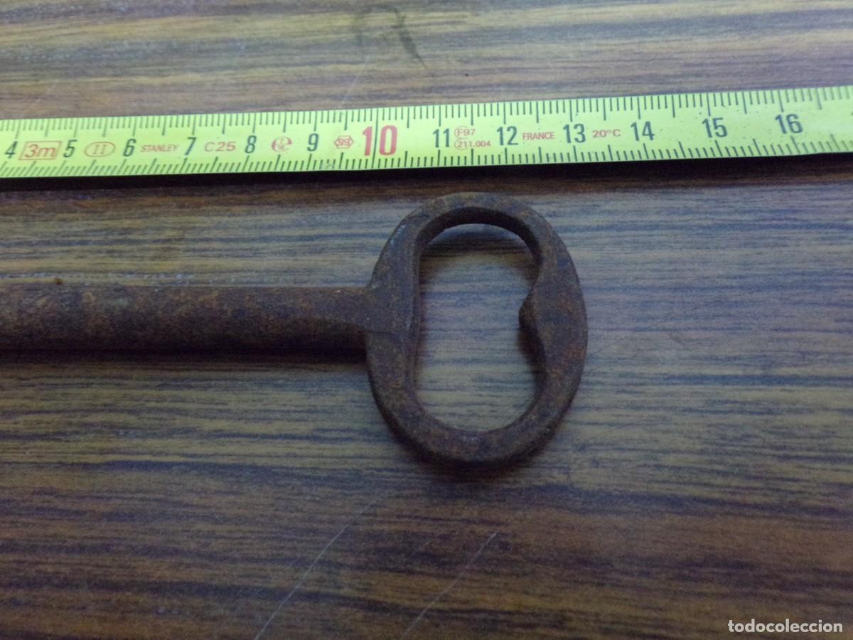 Antig&uuml;edades: ESTAMOS LIQUIDANDO. LLAVE HIERRO FORJADO - Foto 2