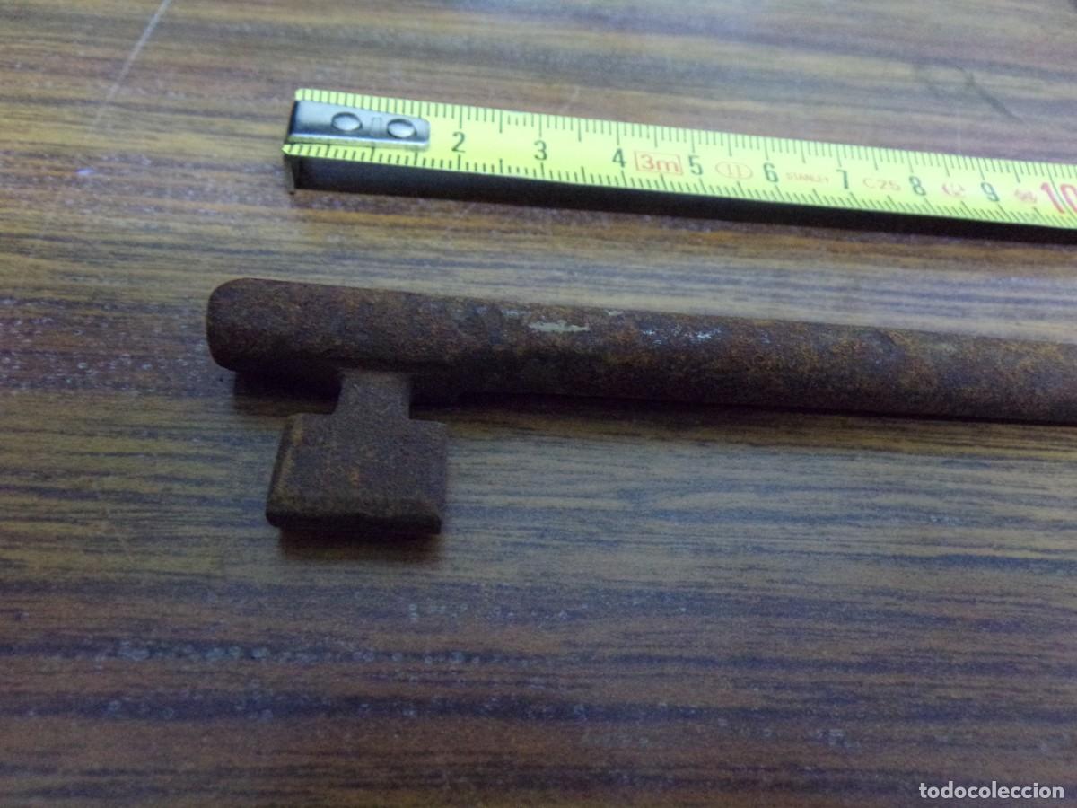 Antig&uuml;edades: ESTAMOS LIQUIDANDO. LLAVE HIERRO FORJADO - Foto 3