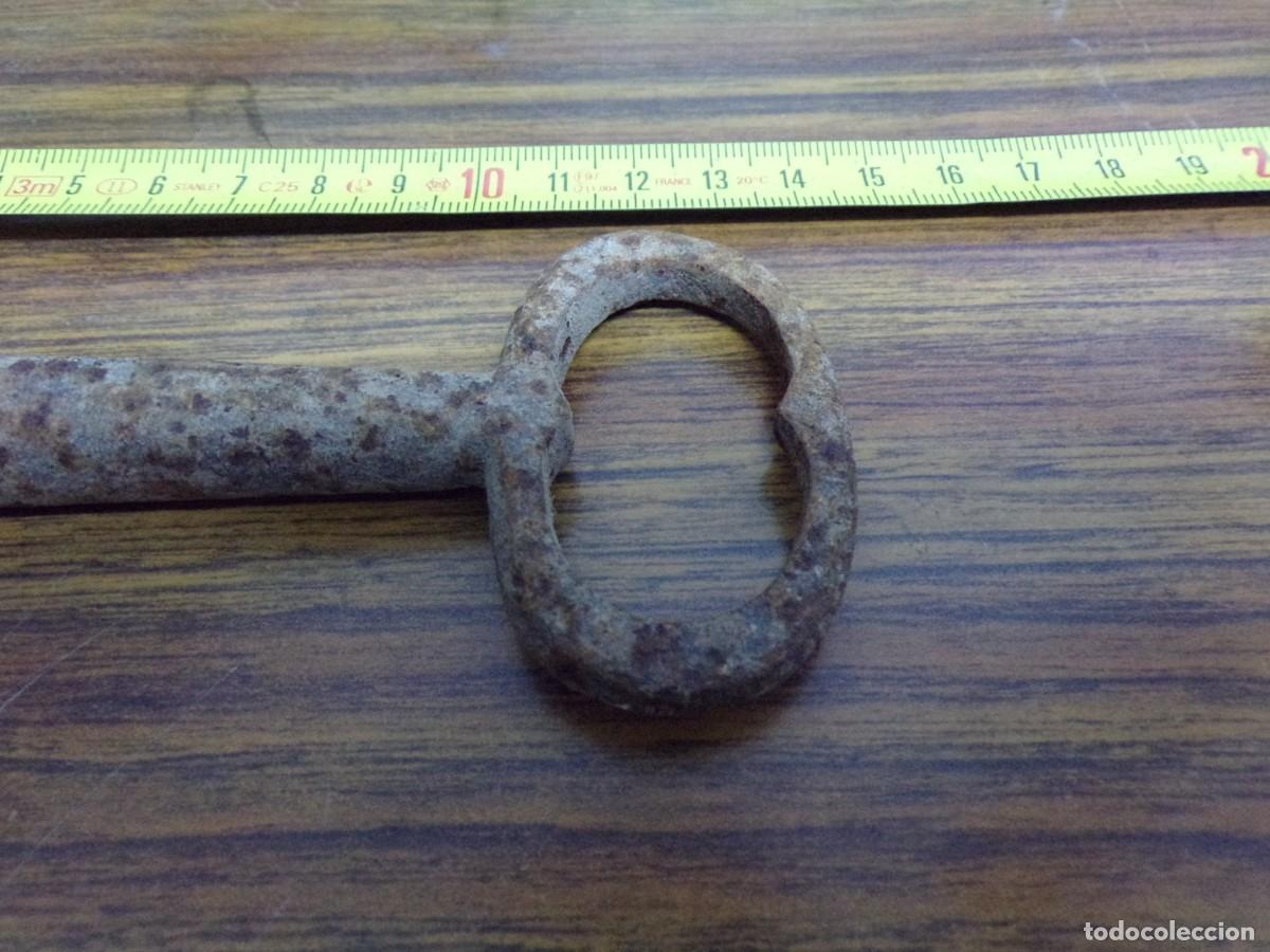 Antig&uuml;edades: ESTAMOS LIQUIDANDO. LLAVE HIERRO FORJADO - Foto 2