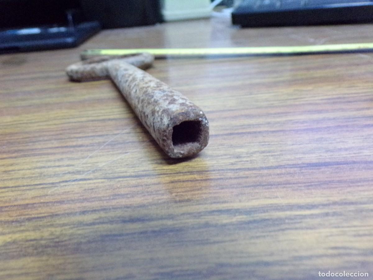 Antig&uuml;edades: ESTAMOS LIQUIDANDO. LLAVE HIERRO FORJADO - Foto 3