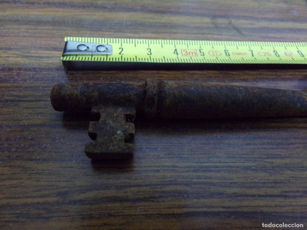 Antig&uuml;edades: ESTAMOS LIQUIDANDO. LLAVE HIERRO FORJADO - Foto 3