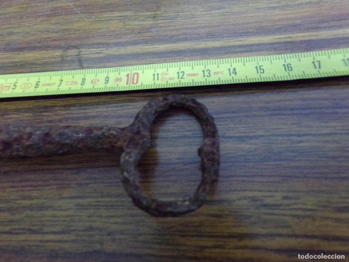 Antig&uuml;edades: ESTAMOS LIQUIDANDO. LLAVE HIERRO FORJADO - Foto 2