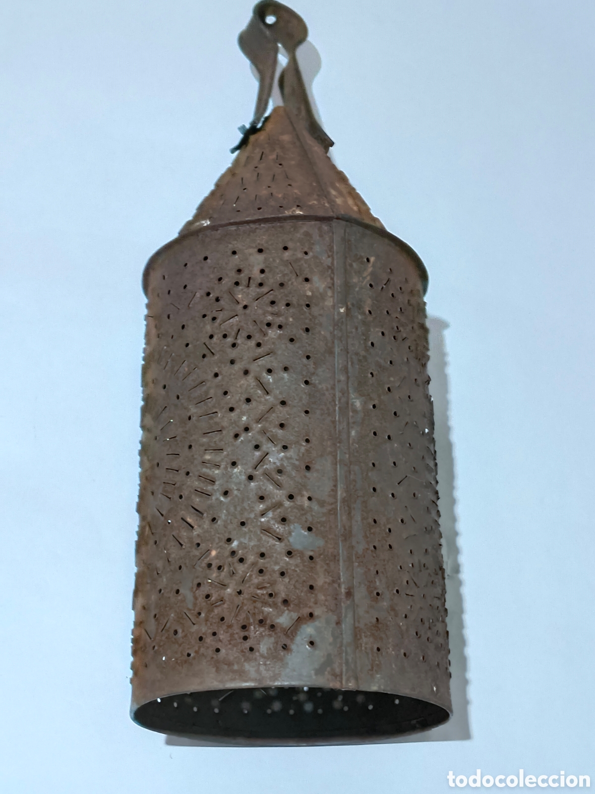 Antiguidades: Linterna de velas, fanal, Altura 42 cm. di&aacute;metro 15 cm.