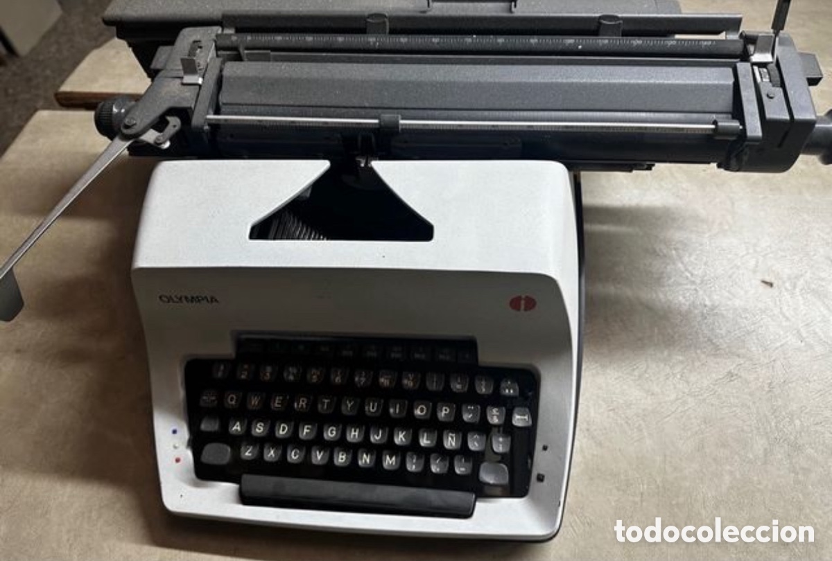 Antig&uuml;edades: M&aacute;quina de escribir Olympia - Foto 1