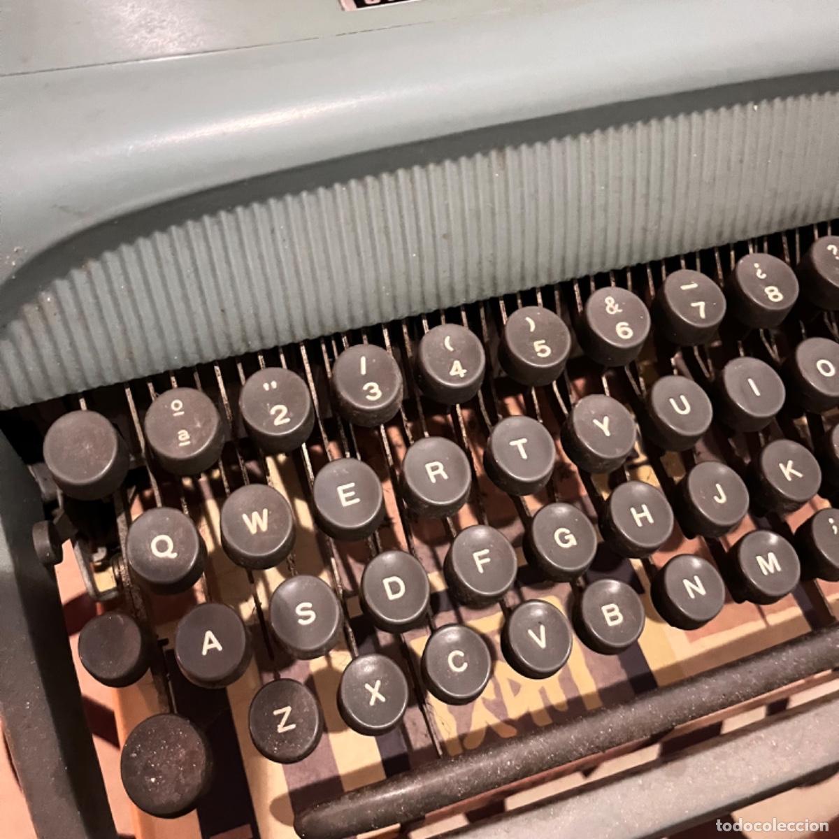 Antig&uuml;edades: M&aacute;quina de escribir Olivetti Studio 44 - Foto 3