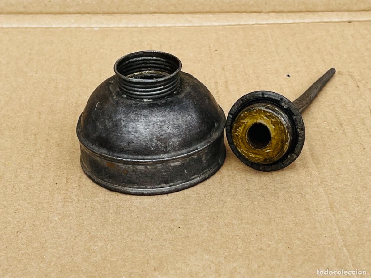 Antig&uuml;edades: Aceitera sin marca de 18 cm de alto y 8 cm base - Foto 4