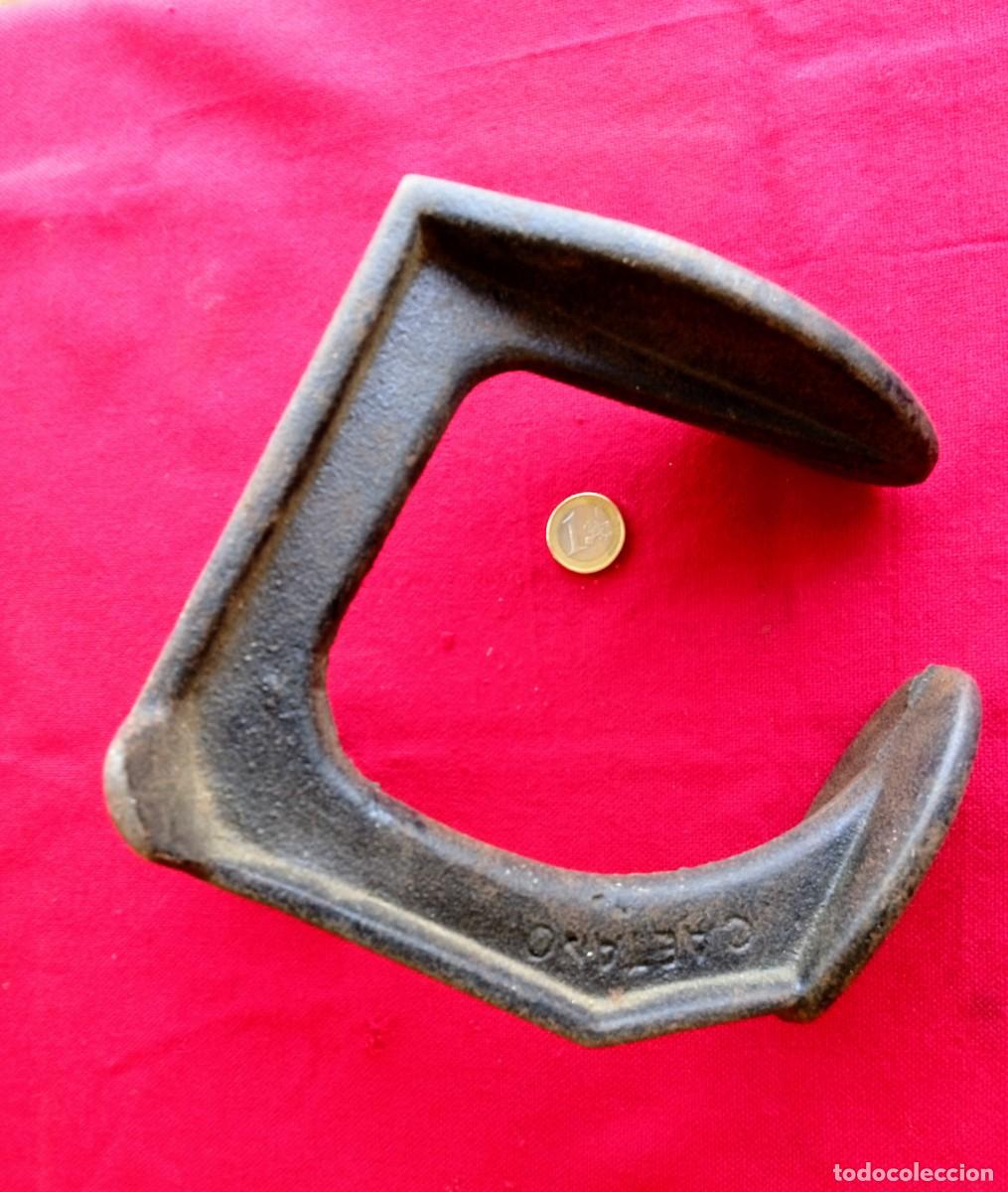 Antig&uuml;edades: Herramienta antigua de zapatero - Foto 3