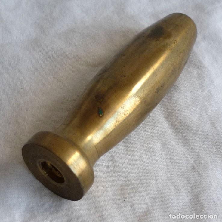 Antig&uuml;edades: Mango de bronce macizo con rosca para tornillo - Foto 1