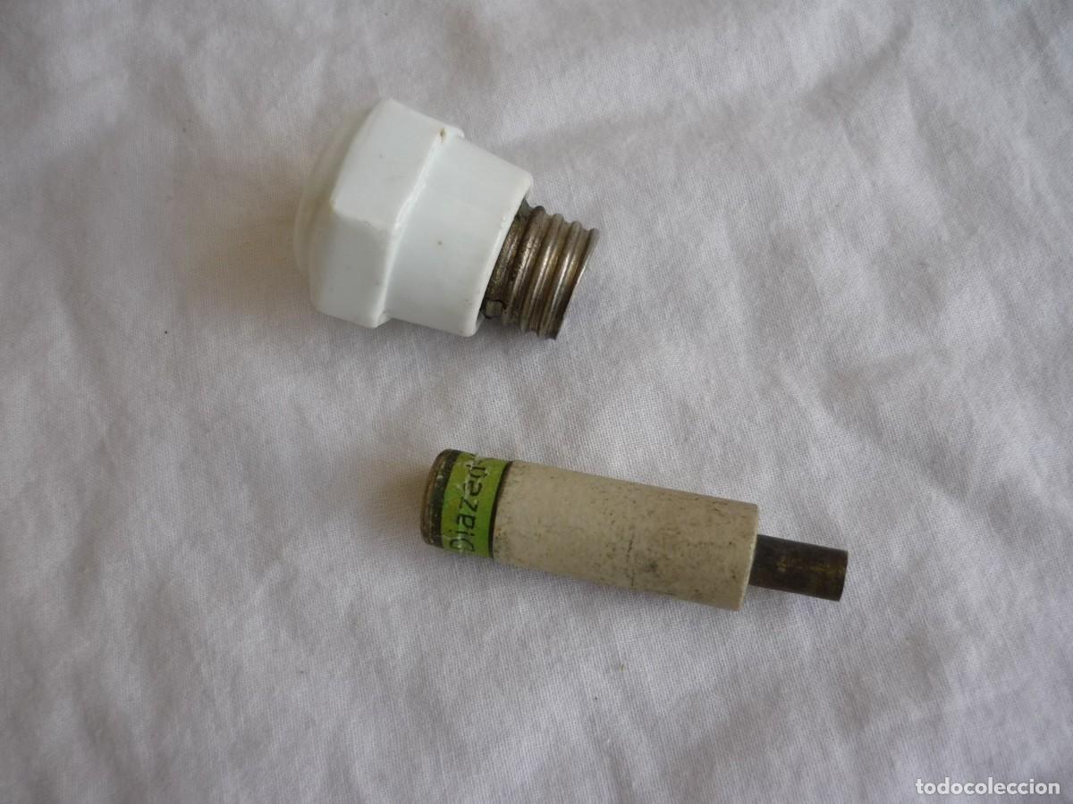Antig&uuml;edades: Componente el&eacute;ctrico en porcelana y metal - Foto 4