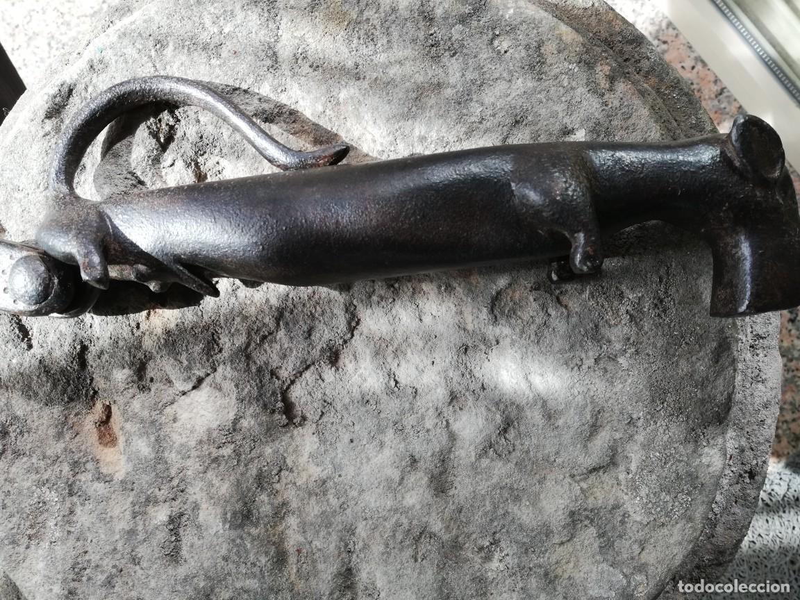 Antig&uuml;edades: ALDABA ZOOMORFA - Foto 3