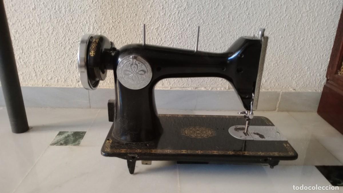 Antig&uuml;edades: M&aacute;quina de coser Sigma antigua. - Foto 3