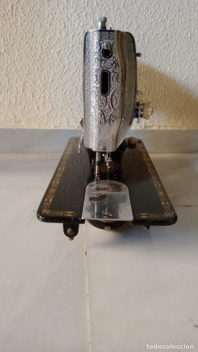 Antig&uuml;edades: M&aacute;quina de coser Sigma antigua. - Foto 4