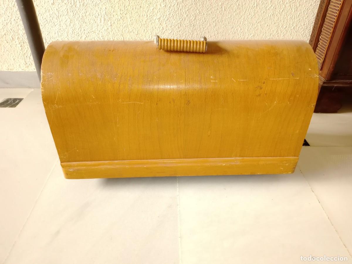 Antig&uuml;edades: M&aacute;quina de coser Sigma antigua. - Foto 6