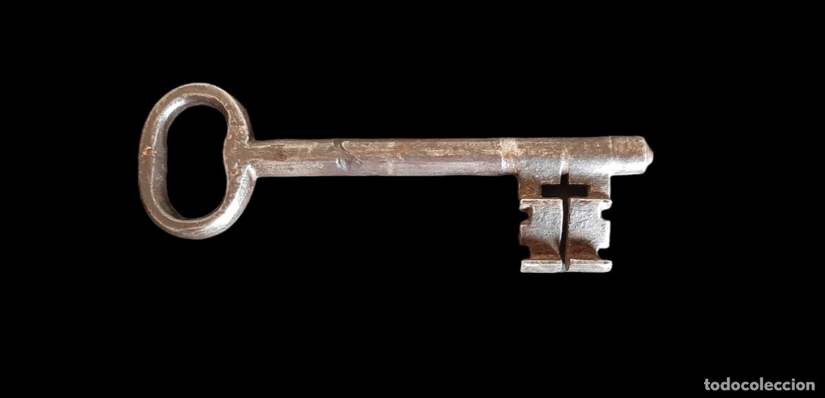 Antig&uuml;edades: (ANT-240210)GRAN LLAVE DE FORJA - Foto 1